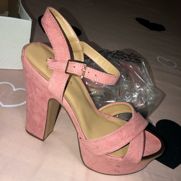 Heels - Picture 2 of 3